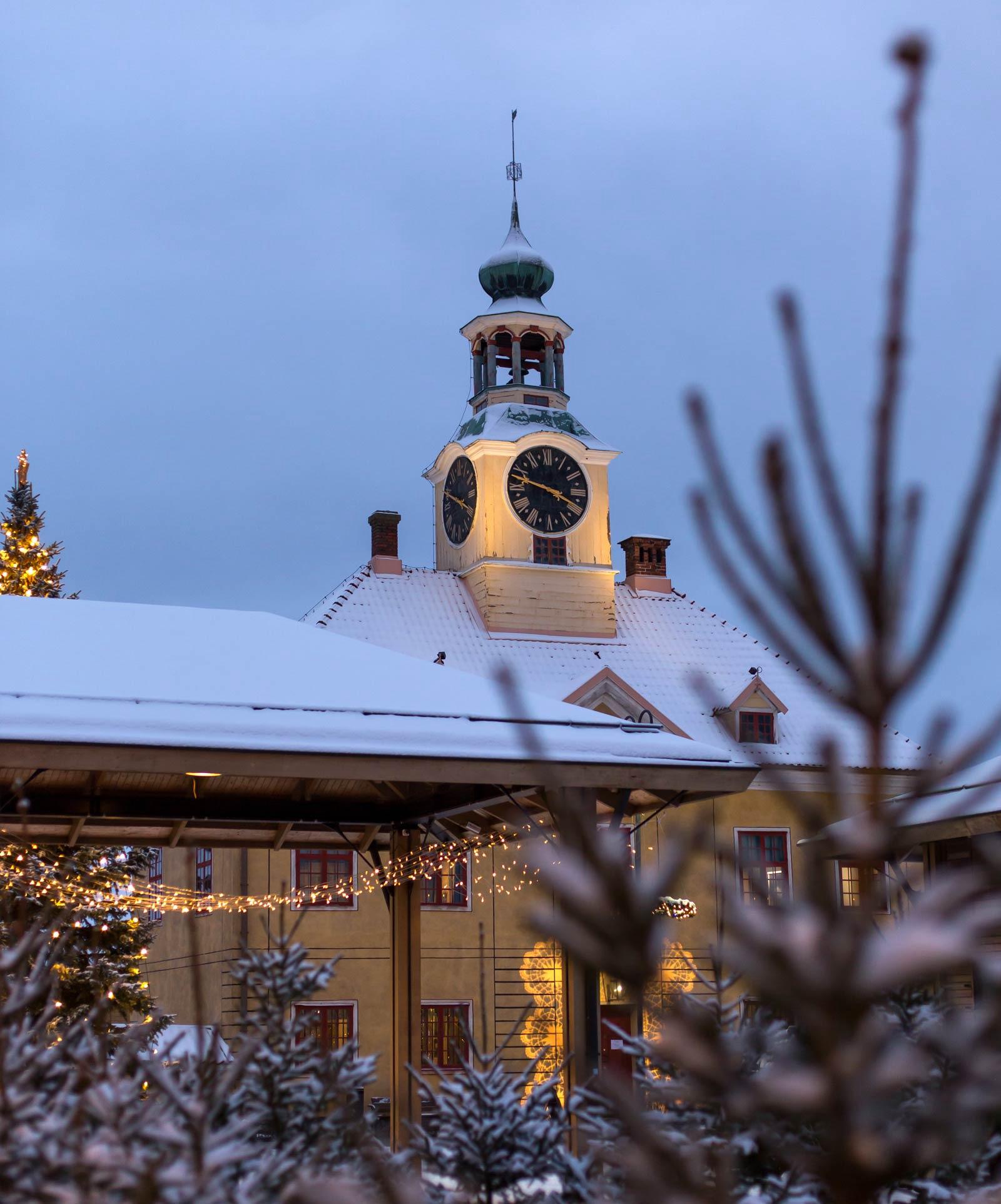 Lääkärikeskus Kanalinhelmi toivottaa hyvää joulua!