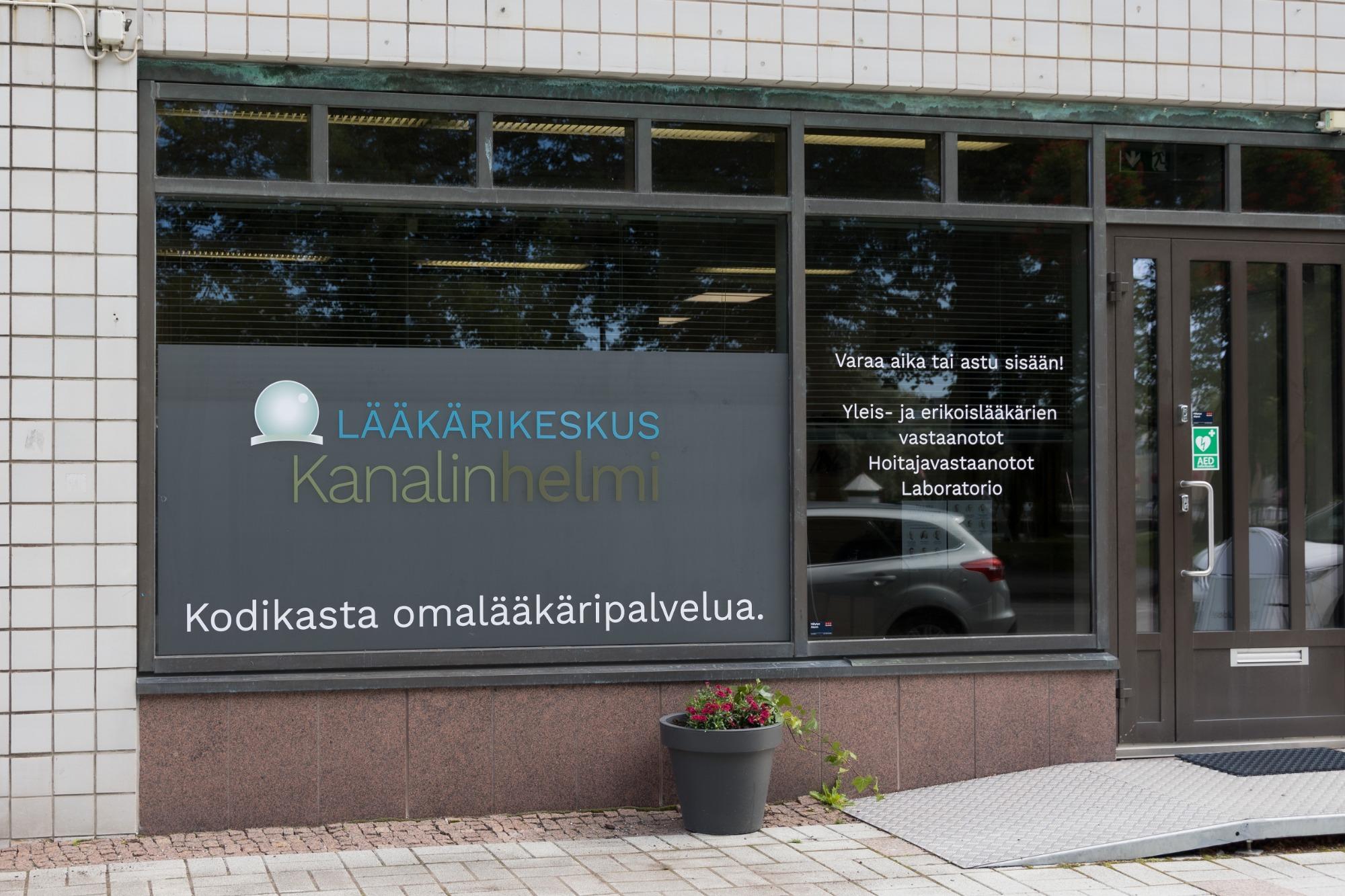 Kanalinhelmi julkisivu