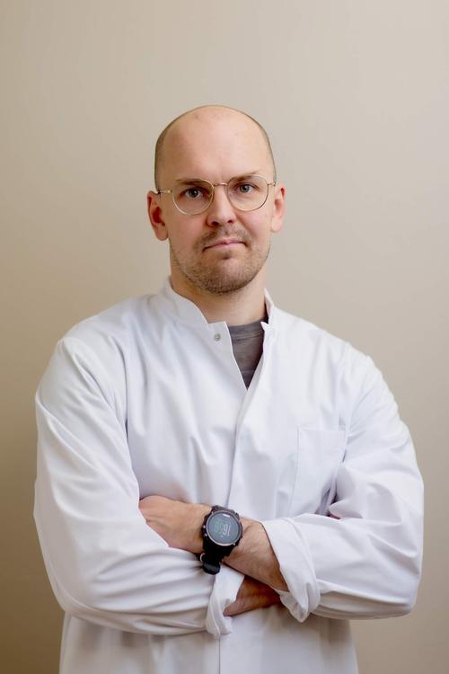 Matti Aronen, käsikirurgian erikoislääkäri KH, Lääkärikeskus Kanalinhelmi